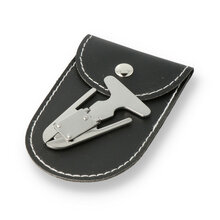 Self adjusting pipe reamer