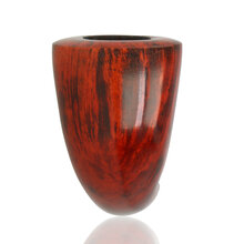 Close-up of the Queen Pipe 711 bowl showing smooth polished grain and deep ruby colouring.