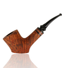 Side profile of the Erik Nording Hunting Pipe 2022 The Warthog showing flame grain and hardwood accent rings.