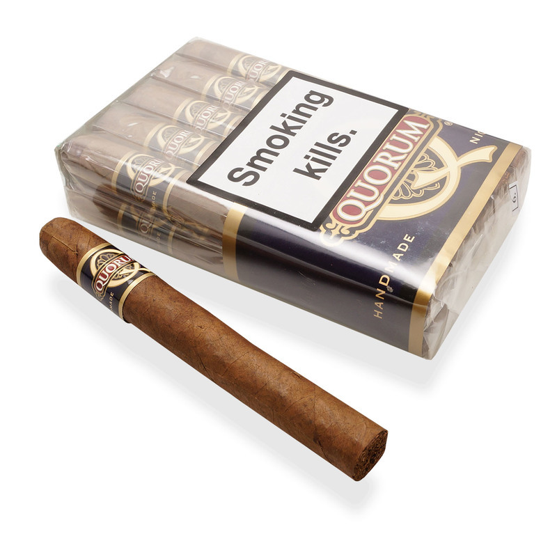 a rolled bundle of tobacco Cigarette Leaf Quorum Nicaraguan CLASSIC Corona (Bundle